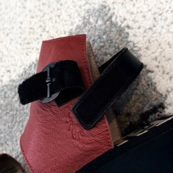 Fly London $218 Womens 38 US 7.5-8 Black Red Chunky Comfort Wedges Sandals Shoes - Picture 8 of 16